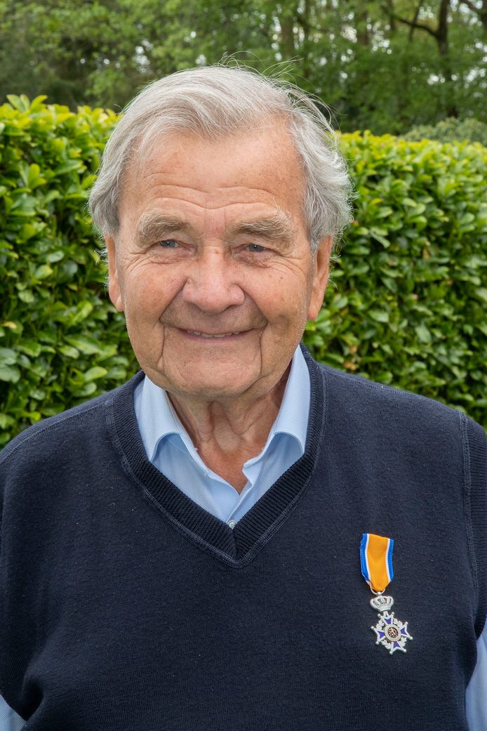 Cor Versmissen mag zich voortaan Lid in de Orde van Oranje-Nassau noemen.