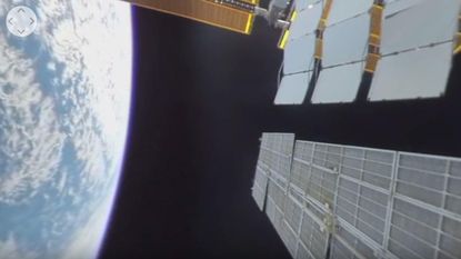 Beleef een ruimtewandeling aan het ISS-ruimtestation in deze 360 graden-video