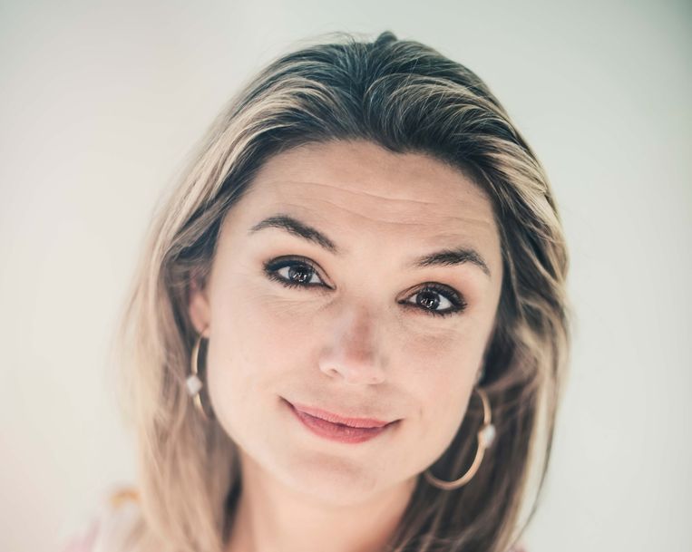 Evi Hanssen: “Ik merk dat een leven als geheelonthouder aangenaam is. Ik voel me beter, fitter. Ik heb geen katers meer.” Beeld Carmen De Vos
