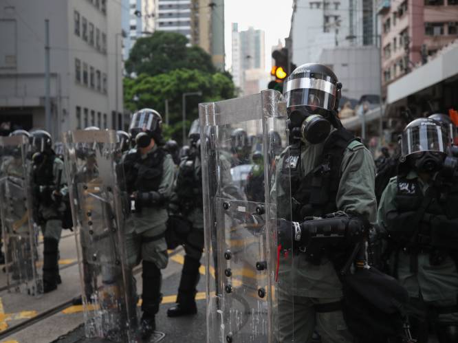 Politie vuurt traangas af bij demonstraties Hongkong