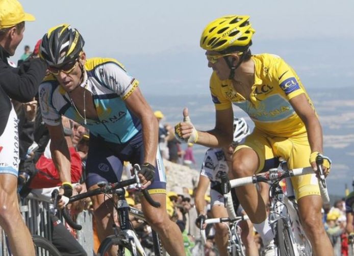 Contador en Armstrong in een woordenwisseling op de Mont Ventoux in de 20ste rit in 2009.