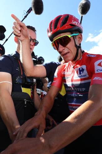 De Vuelta is van Remco Evenepoel! Rode trui komt in laatste bergetappe nooit in de problemen en wint morgen zonder ongelukken de Ronde van Spanje


