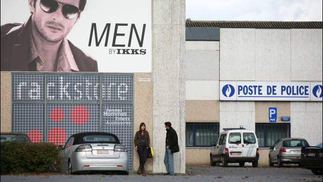 Un corps en putréfaction retrouvé sur le parking d’un centre commercial à Charleroi