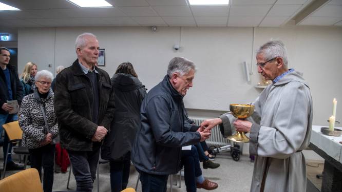 ‘Beste bisschop Eijk: jaag laatste gelovigen niet de kerk uit’