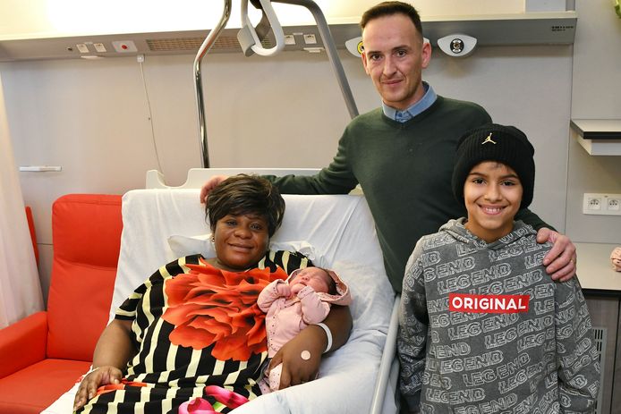 Eva Masschelin is de 500ste geboren baby in 2021 van de materniteit van het AZ Delta in Menen.