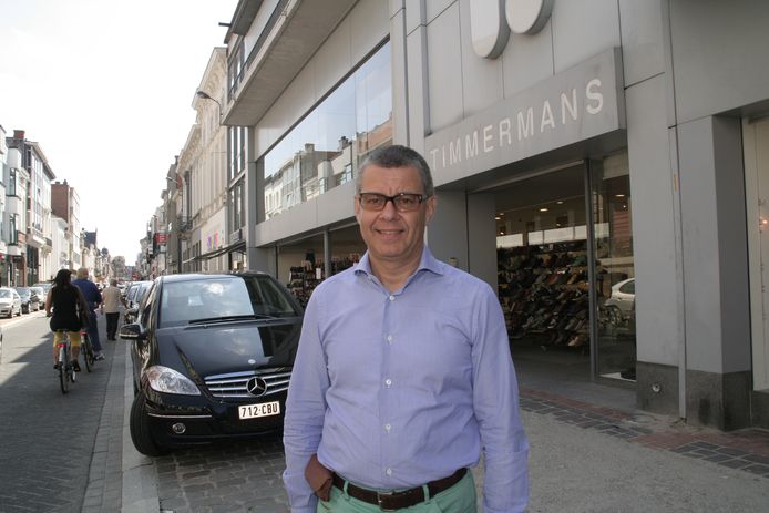 Einde van een tijdperk Schoenen Timmermans verruilt gigantische zaak voor kleinere winkel in Stationsstraat en begint baanwinkel in Belsele Sint Niklaas hln.be