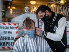 The Barberstation knipt in Arnhem ongestoord tegen de verdrukking in: ‘Overheid naait de professionele kappersbranche’