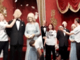 Na de soep en de puree, de taart: beelden tonen hoe activisten wassen beeld van koning Charles in Madame Tussauds besmeuren