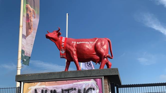 Midden in de nacht stelen Renswoude-supporters clubmascotte van de rivaal (maar effect had het niet)