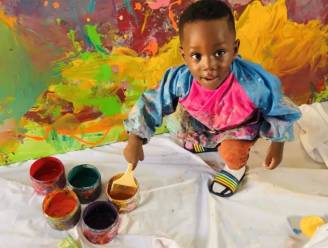 Peuter Ace-Liam (1) is jongste kunstenaar ter wereld: nu al vijftien schilderijen verkocht