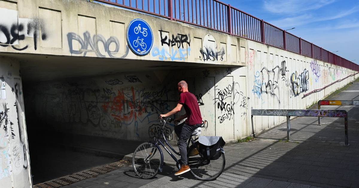 Fietstunnel Souburg drie weken dicht voor grote onderhoudsklus; oversteek via de weg