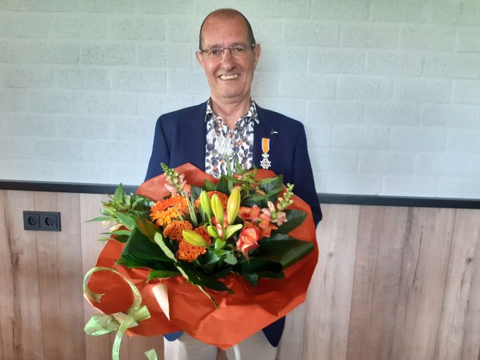 Ad van der Heijden uit Olland werd verrast met een koninklijke onderscheiding.