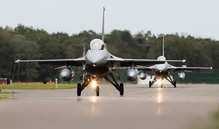 F16's op een militaire vliegveld in het Belgische Peer. Beeld BELGA