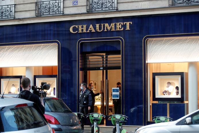 Politieonderzoek bij juweliershuis Chaumet gisteren.