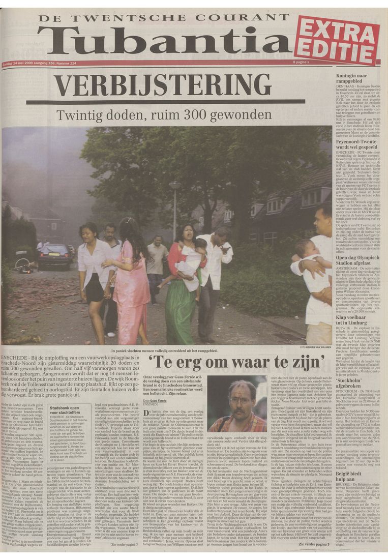 De extra editie van De Twentsche Courant Tubantia over de vuurwerkramp die op zondag 14 mei 2000 huis-aan-huis werd verspreid. Beeld 