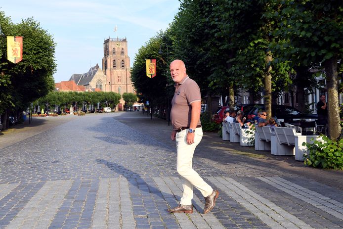 Albert Smit op de Markt in Geertruidenberg.