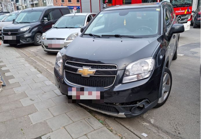 De bestuurster reed plots vooruit in plaats van achteruit.