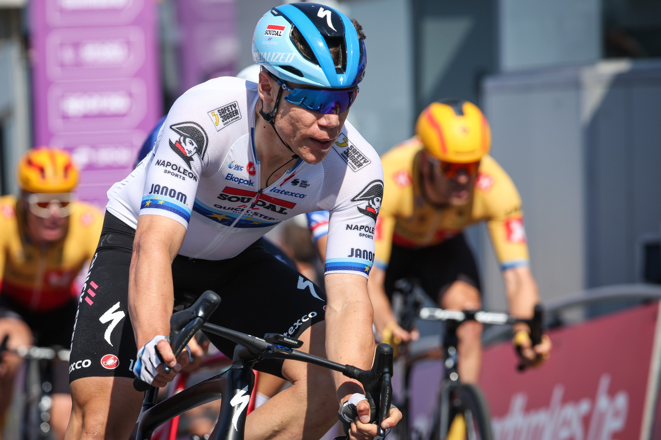 Fabio Jakobsen tankt vertrouwen voor Tourduel met Jasper Philipsen ‘Eén etappe genoeg? En dan