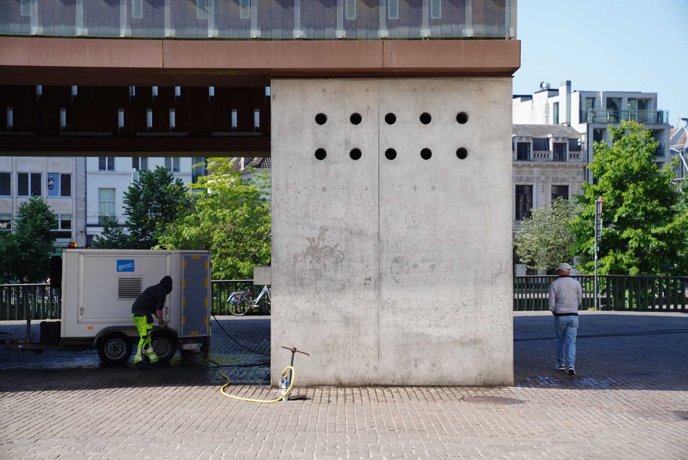 moordenaars-namen-van-reuzegommers-met-graffiti-aangebracht-en