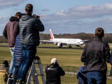 Grote Boeing 777 uit Australië landt op Twente Airport