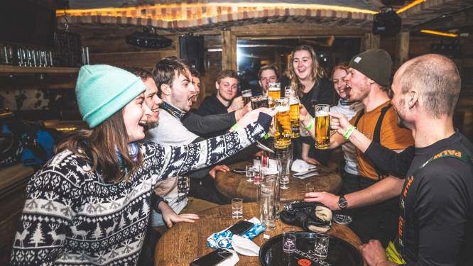 REPORTAGE. Op bezoek in Ischgl, het ‘Ibiza van de Alpen’ waar corona een attractie is geworden: “Is dat hier, het epicentrum van Covid?”