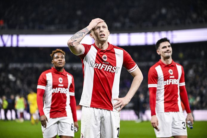 Een beeld van Antwerp-speler Ritchie De Laet na de match tegen Anderlecht. Eleven/DAZN is rechtenhouder van de matchen van de Jupiler Pro League.