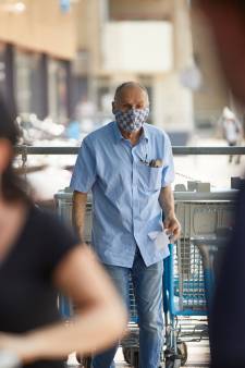 Enorme groei van online boodschappen doen is voorbij: ouderen gaan graag zelf op pad