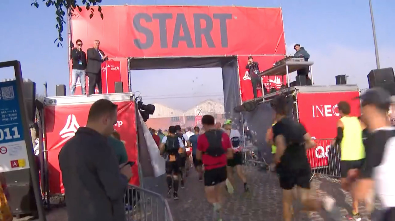 Port of Antwerp Marathon onder een stralend van start Foto