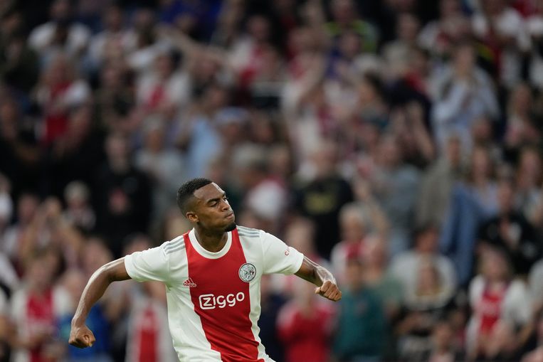 Ajax wint overtuigend laatste oefenwedstrijd tegen Leeds ...