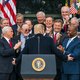 Waarom de Republikeinen zich achter Trump blijven scharen