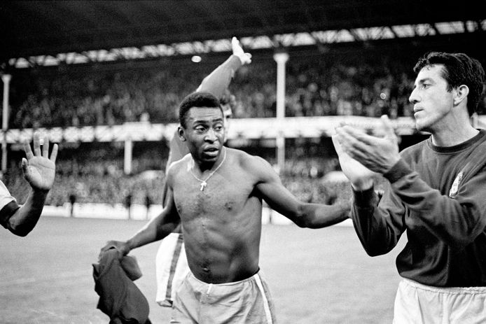 Pelé op het WK in 1966 dat door gastland Engeland zou gewonnen worden. Brazilië verloor van Portugal.
