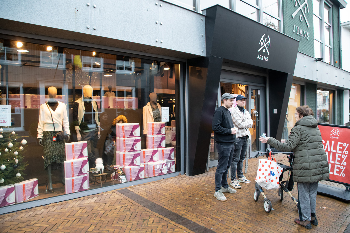 Deto Jeans heeft in verband met geldboetes de kledingwinkel in Axel