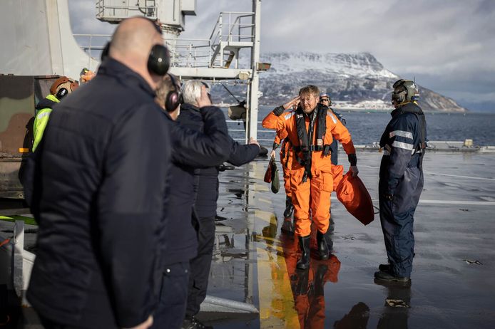 Koning Willem-Alexander tijdens het werkbezoek aan de Koninklijke Marine in Noorwegen.
