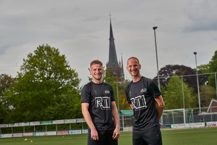 Mart Schutten (rechts) keerde in 2017 terug bij RKZVC, onder meer om samen met zijn broer Jens te spelen. Na dit seizoen stoppen ze er beiden mee.