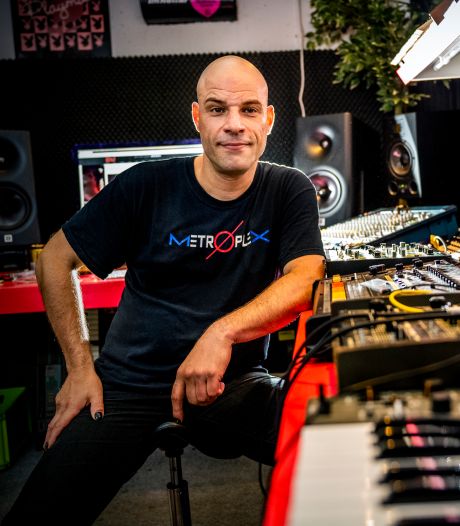 
Dubbele pech voor dj David Vunk: coronabesmetting én nieuwe maatregelen verstoren zijn ‘summer of love’