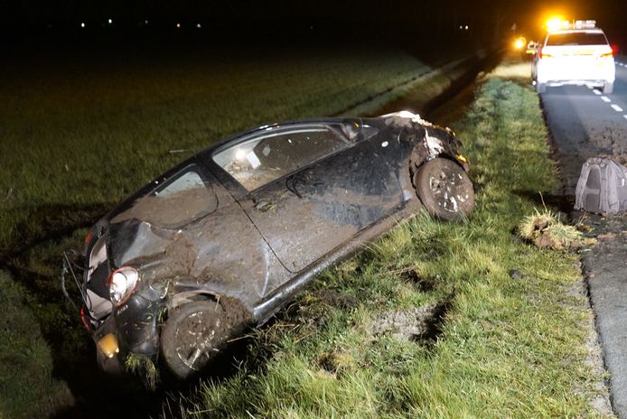 De gestrande auto in Oploo.
