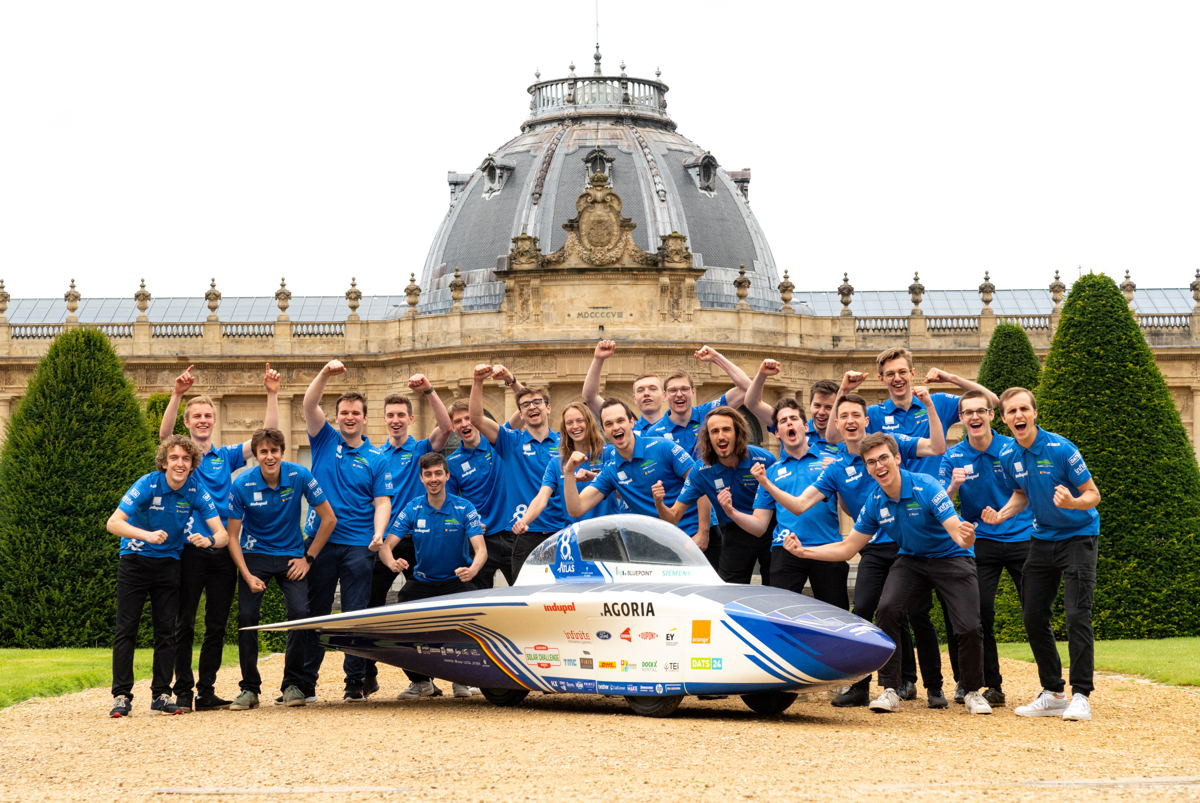 Het voltallige Agoria Solar Team bestaat uit twintig ingenieursstudenten van de KU Leuven