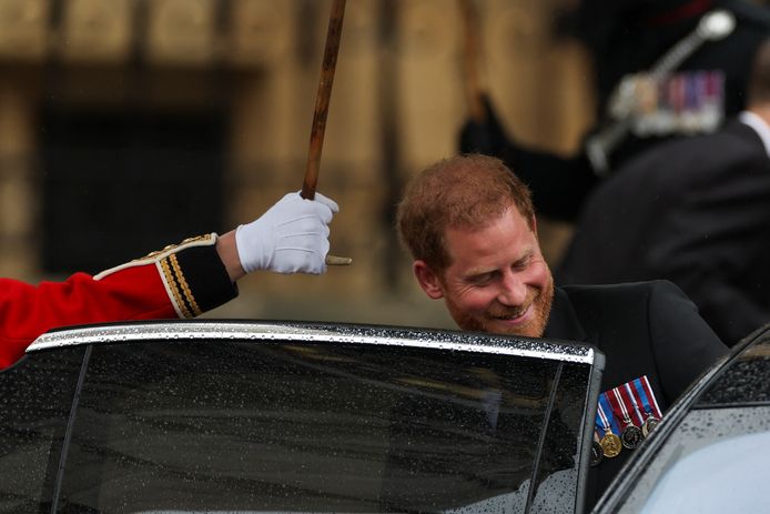 Il principe Harry è partito in macchina, non in carrozza trainata da cavalli.