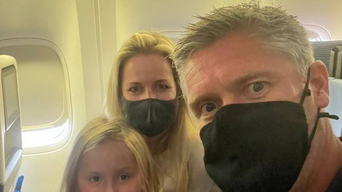 Edwin zat met gezin vast in vliegtuig op Schiphol na vakantie in Zuid-Afrika: ‘Niemand weet wat ze met ons moeten’