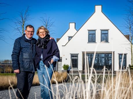 Dit stel verkoopt hun ‘droomhuis’ van 2,9 miljoen euro: ‘Met gierende banden terug naar het centrum’