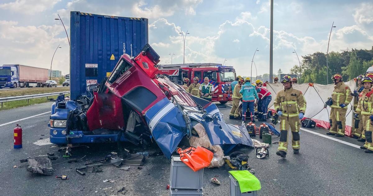 Zwaargewonde Bij Ongeval Met Vrachtwagens Op A2 Richting Eindhoven |  Eindhoven | Ed.Nl