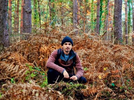 Il a vécu sept ans en forêt avec les chevreuils, sans même un sac de couchage: le récit étonnant d’un isolement volontaire