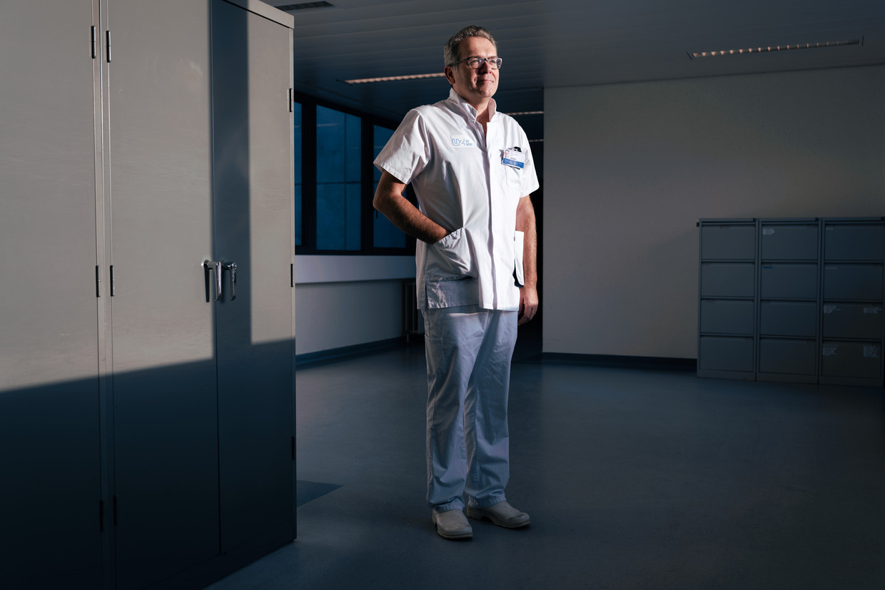 Dominique Benoit: “We dreigen weg te kijken van het leed dat we veroorzaken door een levenseinde onnodig te rekken.” Beeld Damon De Backer