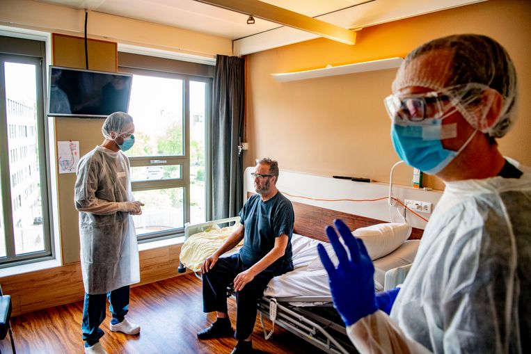 Gort bleek bij de laatste test nog besmet, dus verblijft hij in de 'rode zone' van de revalidatiekliniek.  Beeld Robin Utrecht