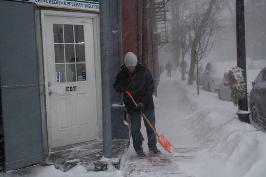 Bombe cyclonique aux Etats-Unis: Boston sous 60 cm de neige, un record –  L'Express