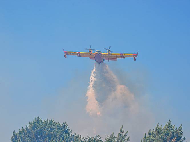Nog geen einde aan bosbranden in zuiden van Frankrijk: twee extra zware blushelikopters om bosbranden in Gironde te bestrijden