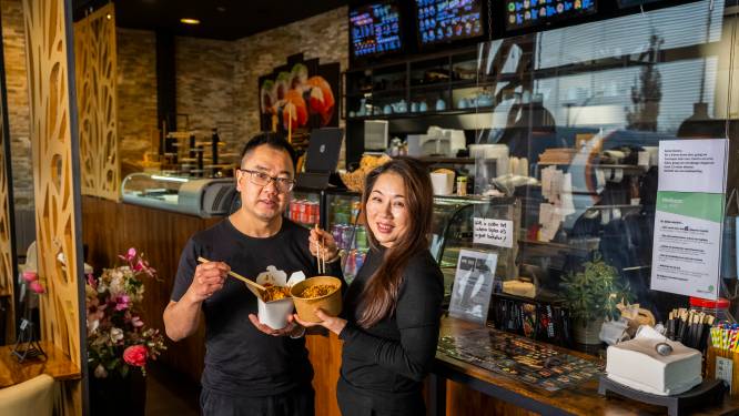 De neonletters doen denken aan restaurants in Hongkong, waar je een ontbijtje varkenshersens haalt