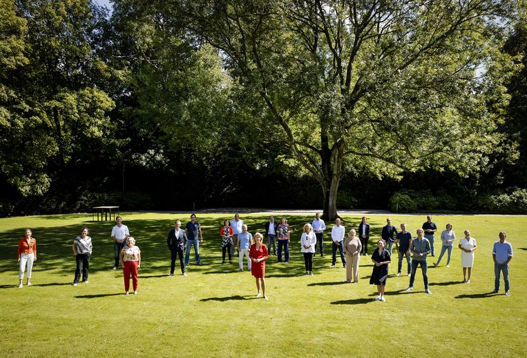 Groepsfoto van het kabinet tijdens een informele bijeenkomst op het Catshuis. Beeld ANP