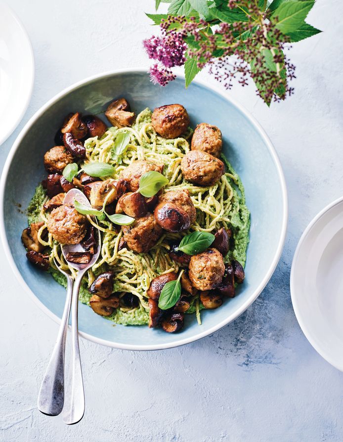 Chicken meatballs met speltpasta, romige broccolisaus van Sandra Bekkari