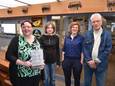 Sofie De Moor (links) samen met de drie andere kandidaten die een gedicht inzonden.